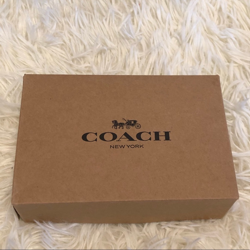 coach-id-or-card-holder-free-dior-lip-glow-gem